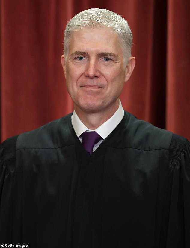 Escondido en el fallo de la Corte Suprema hay un mensaje brutalmente directo a Trump del juez conservador que nombró.