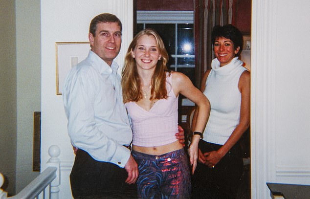 SHARON CHURCHER: Descubrí esta foto condenatoria de Andrew, pero no me sorprende que fuera tan reticente ante mis preguntas… después de todo, le tomó 15 años lidiar con la inteligencia adecuada.