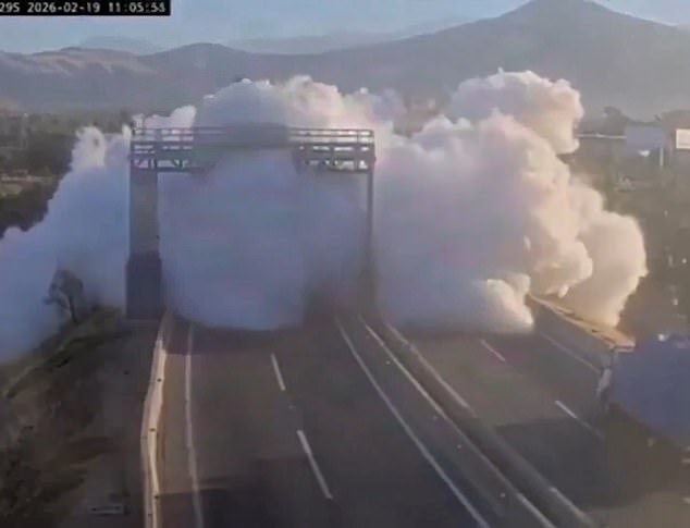 Decenas de muertos en Chile después de que un camión explotara y se tragara una carretera entre una atronadora nube de gas