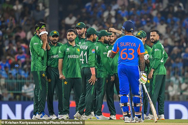 OLIVER HOLT: La mancha nunca desaparecerá si el cricket inglés permite a los propietarios indios implementar el apartheid contra los paquistaníes en el ‘Ska: nuestra ‘competencia para todos’ será el buque insignia de la exclusión.