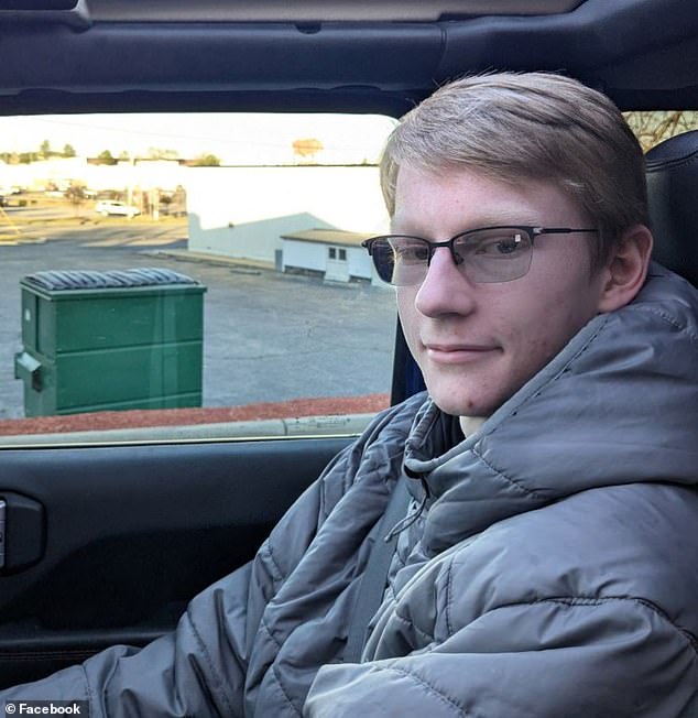 El pistolero de Mar-a-Lago ‘obsesionado con el encubrimiento de Epstein’ proviene de una familia de ‘ávidos partidarios de Trump’