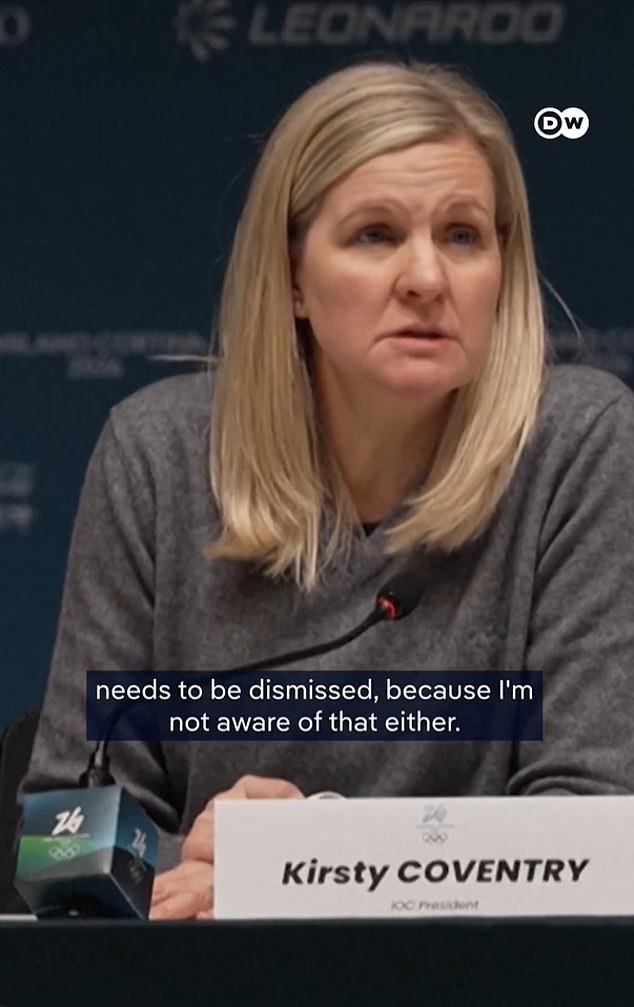 La furiosa presidenta olímpica, Kirsty Coventry, amenaza con despedir a su jefe de relaciones públicas, que gana 420.000 libras esterlinas al año, durante una conferencia de prensa después de haber sido acribillado con preguntas sobre las preocupaciones de Alemania sobre la celebración de los Juegos en el aniversario del nazismo.