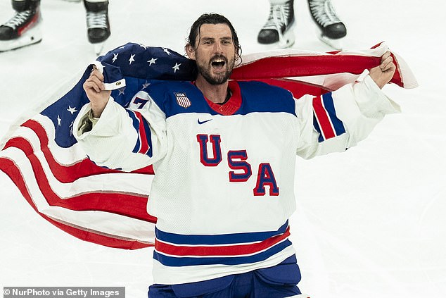 La hermosa esposa del héroe del hockey estadounidense comparte un clip de PDA de las celebraciones de los Juegos Olímpicos de Invierno
