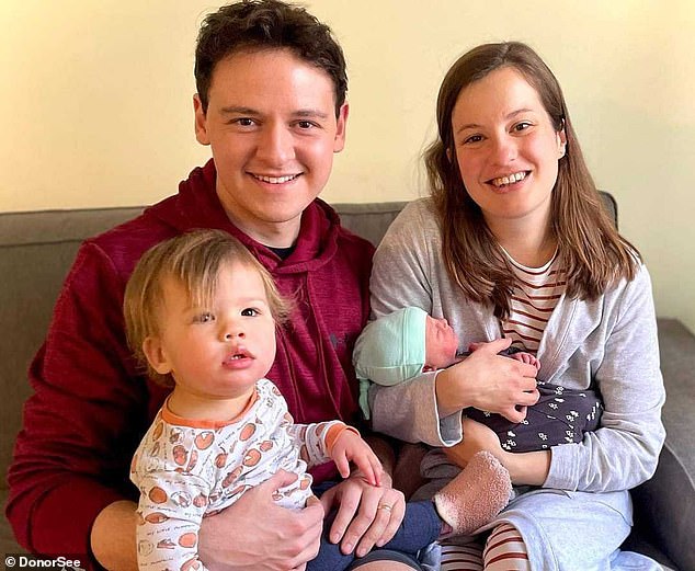 El asesino planea meticulosamente ejecutar al marido del ex director ejecutivo… pero se despierta y el juez dice que está “loco” y que no puede ser enviado a prisión.