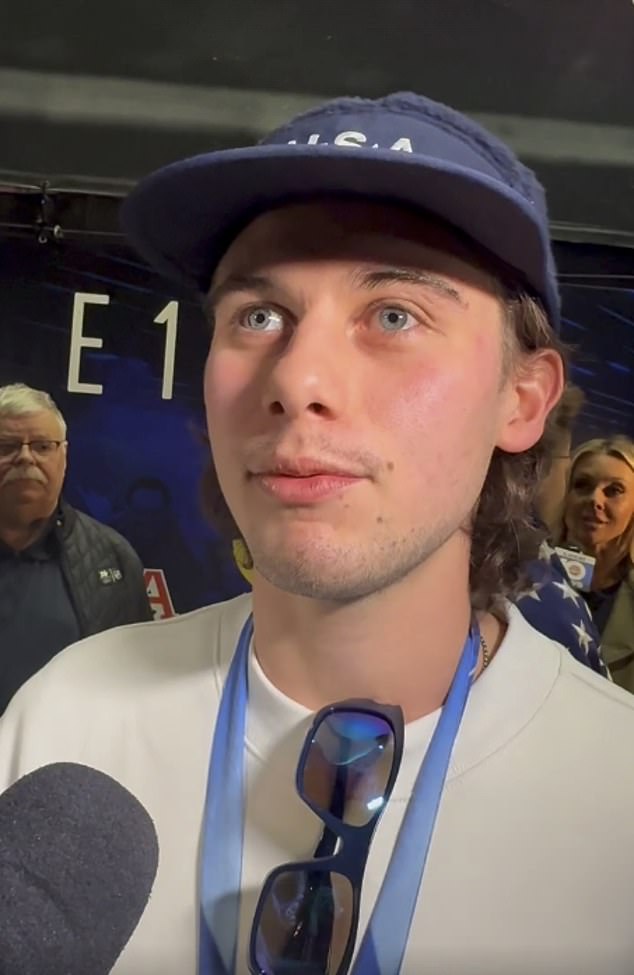 El héroe del hockey del equipo de EE. UU., Jack Hughes, rompe el silencio sobre las estrellas femeninas que rechazan a Trump y las reacciones furiosas a su propio viaje a la Casa Blanca.