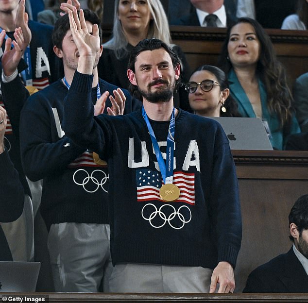 Trump otorga al héroe olímpico del hockey sobre hielo Connor Hellebuyck un impresionante honor durante el Estado de la Unión