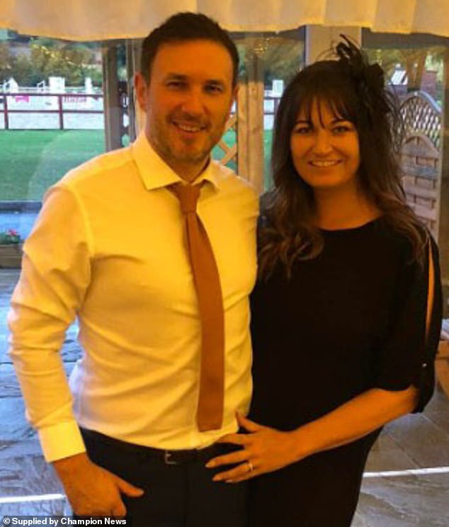 El millonario propietario de un hotel ganó una brutal disputa de seis años con un vecino pastor de 80 años por las puertas que ella puso para mantener a sus ovejas.