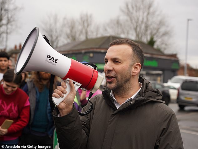 Los Verdes quieren que sea imposible enviar a nadie a prisión, pero los criminales tras las rejas tendrán derecho a votar