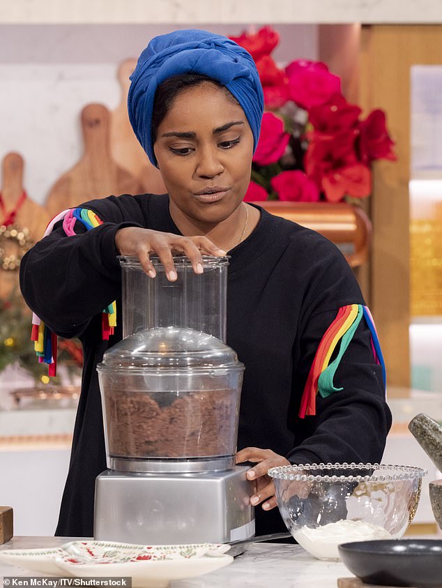 La verdad sobre el despido de Nadia Hussain en la BBC: la estrella de Bake of Chef está en declive, sus recetas están cansadas y es “difícil trabajar con ella”, dicen expertos de la televisión