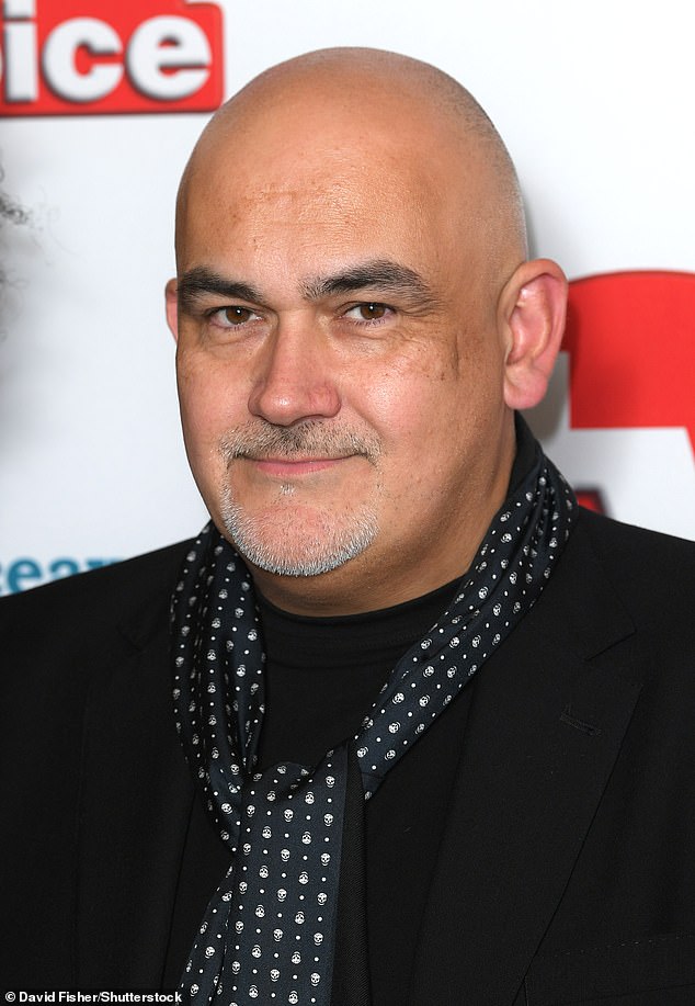 El creador de Benidorm, Derren Litten, dice que se verá obligado a vender la casa española donde escribió su exitoso programa ‘Shameless, Thanks to a Career Gold Digger’ después de revelar su ‘miserable’ divorcio de la estrella principal.