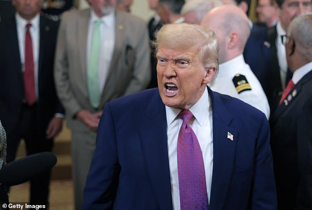 El escuadrón kamikaze de drones de Trump está “preparado y cargado” para atacar a Irán mientras las conversaciones colapsan