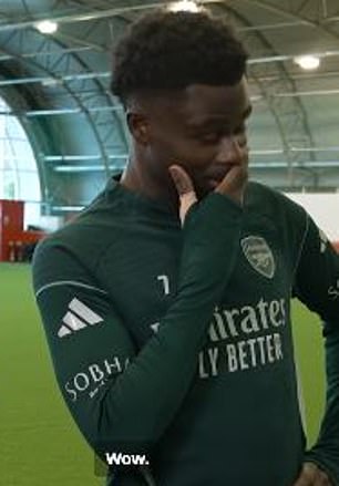 Bukayo Saka rompió a llorar tras recibir una emotiva carta de sus padres tras firmar un nuevo contrato con el Arsenal. Talisman admite: “No me hablan así muy a menudo”.