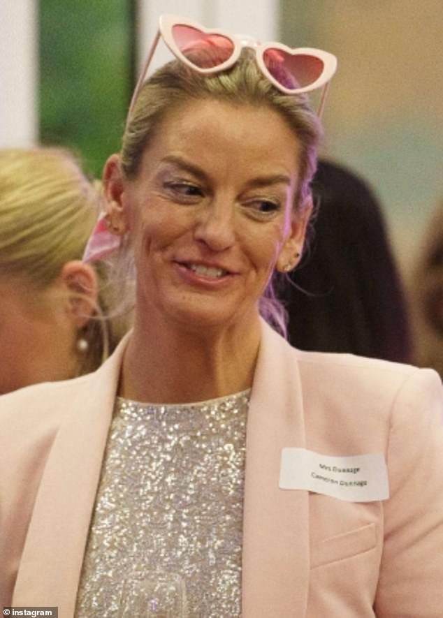 Imagen: Maestra de internado, de 52 años, golpeada de por vida por tener relaciones sexuales con un niño después de beber juntos