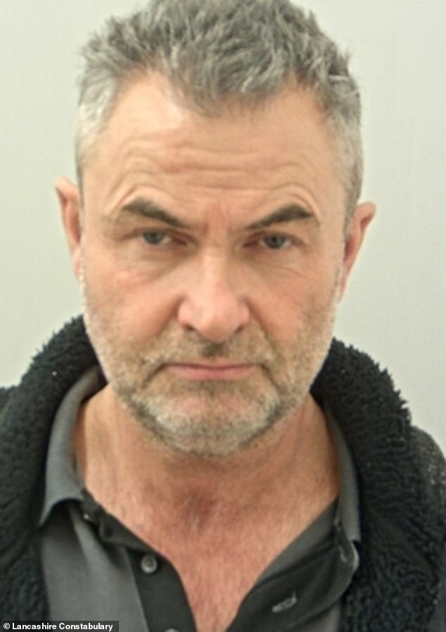 Jardinero encarcelado durante 16 años después de cortarle el cuello a su novia por celos, paralizándola mientras intentaba irse