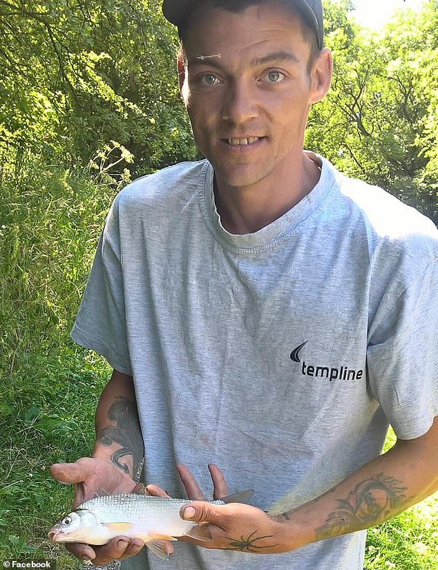 Las familias de los prisioneros sospechosos de atacar a Ian Huntley han dicho que ambos eran “tan malos entre sí”, pero que el asesino de Soham “merecía mucho peor”.