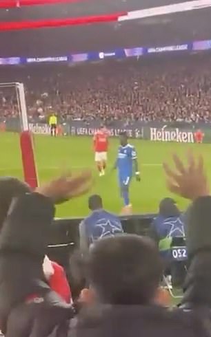 El Benfica ha suspendido a cinco aficionados por comportamiento “racista” dirigido a Vinicius hijo mientras el club portugués FINALMENTE toma medidas después de defender firmemente a Gianluca Prestianni en medio de una disputa por racismo.