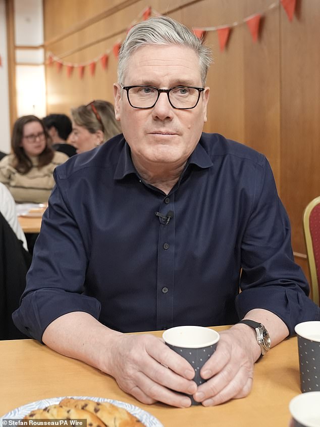 Se insta a la policía a investigar el ‘fraude electoral familiar’ en las elecciones parciales sectarias de Gorton y Denton: Farage exige acción después de que los observadores electorales dieran la alarma