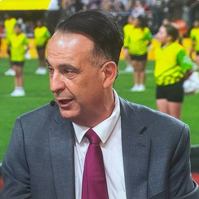 Los fanáticos del fútbol acusan al jefe de la NRL, Peter V’landys, de haber recibido “uno de los trabajos de tinte para el cabello más fallidos” en su debut en Las Vegas.