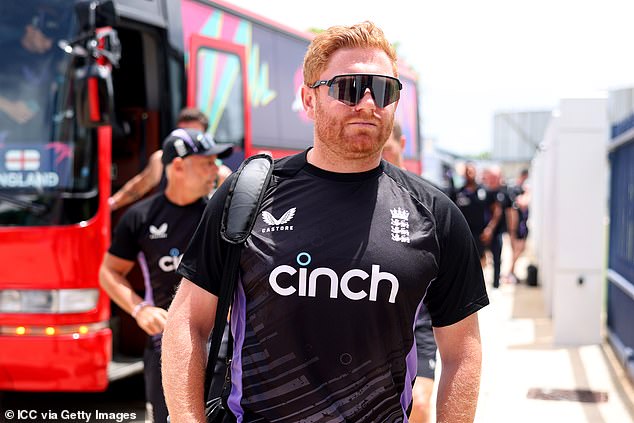 La ex estrella inglesa Jonny Bairstow pide ayuda a Sir Keir Starmer después de quedar varado en Medio Oriente en medio de drones y misiles iraníes.