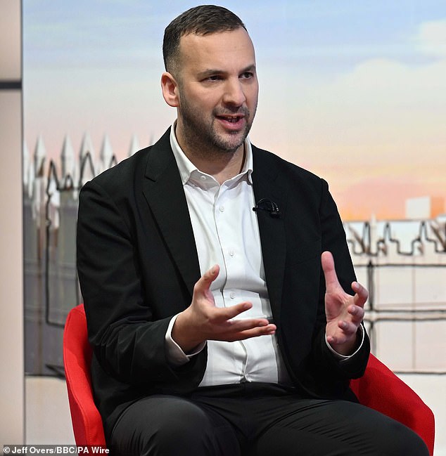 El líder ecologista Polanski dijo que el hecho de que Gran Bretaña no condenara el ataque “ilegal y no provocado” de Trump contra Irán era “absolutamente escandaloso” y afirmó que el Reino Unido debería cortar los lazos con Estados Unidos.