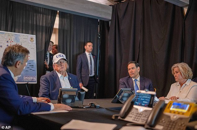 Trump rompe el silencio sobre las tropas estadounidenses muertas en la guerra de Irán mientras el presidente da al Daily Mail una sombría advertencia: “Podría volver a suceder”