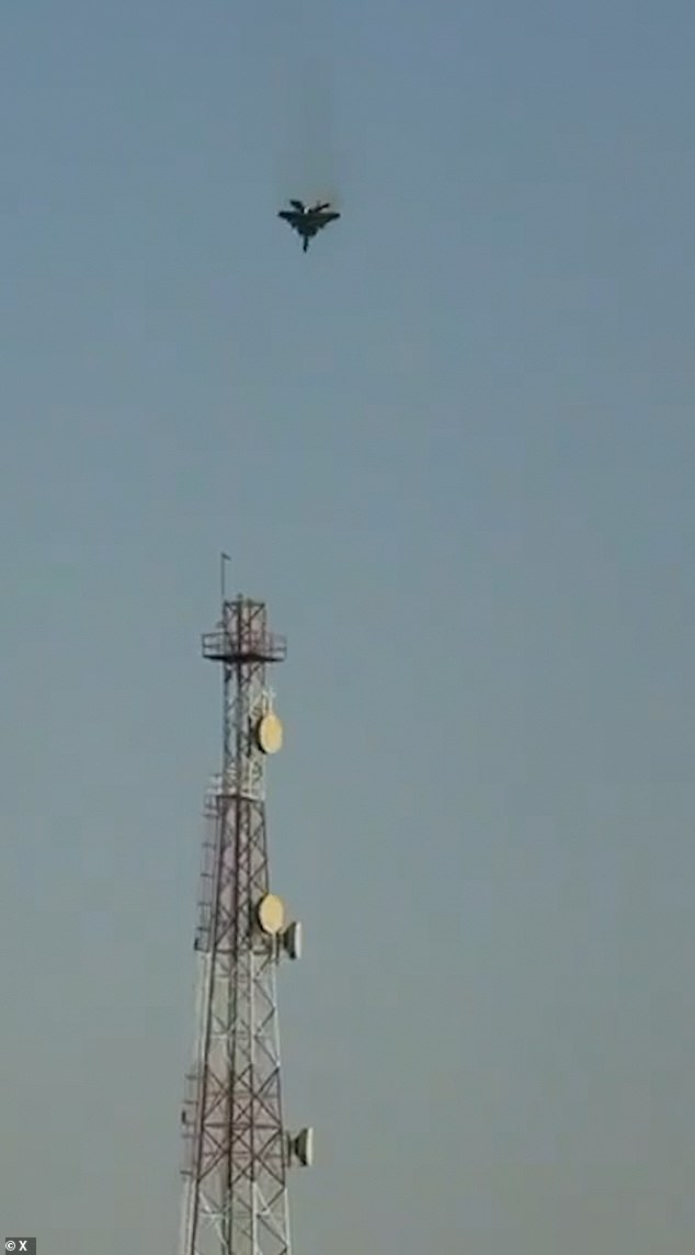 “Varios” aviones de combate estadounidenses se estrellan en Kuwait pero la tripulación sobrevive, dicen las autoridades, mientras un video muestra un avión en llamas en picada