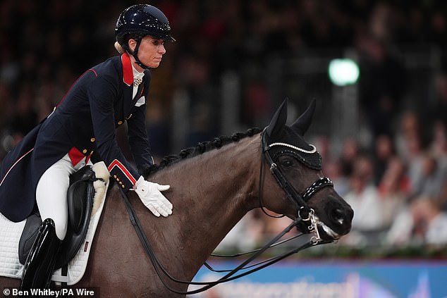 Charlotte Dujardin, envuelta en una nueva polémica sobre el tratamiento de los caballos, menos de un año después de regresar de la prohibición de golpear a los caballos