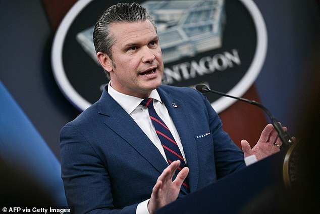 Pete Hegseth declara que “la guerra es el infierno” con el mensaje “este es vuestro momento” para los combatientes estadounidenses “entrenados para matar”.