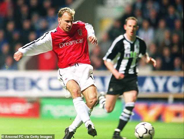 Nadie me dirá que el Arsenal juega buen fútbol. En el club que alguna vez fue propiedad de Dennis Bergkamp and Co, Declan Rice desempeña el papel de Jonny Wilkinson durante los scrums de esquina, escribe DOMINIC KING.