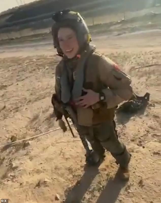 Los lugareños agradecen al piloto del F-15 después de derribar Kuwait en el conflicto con Irán