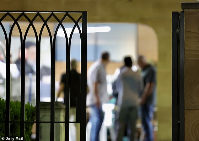 Cientos de personas se reúnen en mezquitas de toda Australia para llorar la muerte del líder iraní asesino, represivo y sexista.