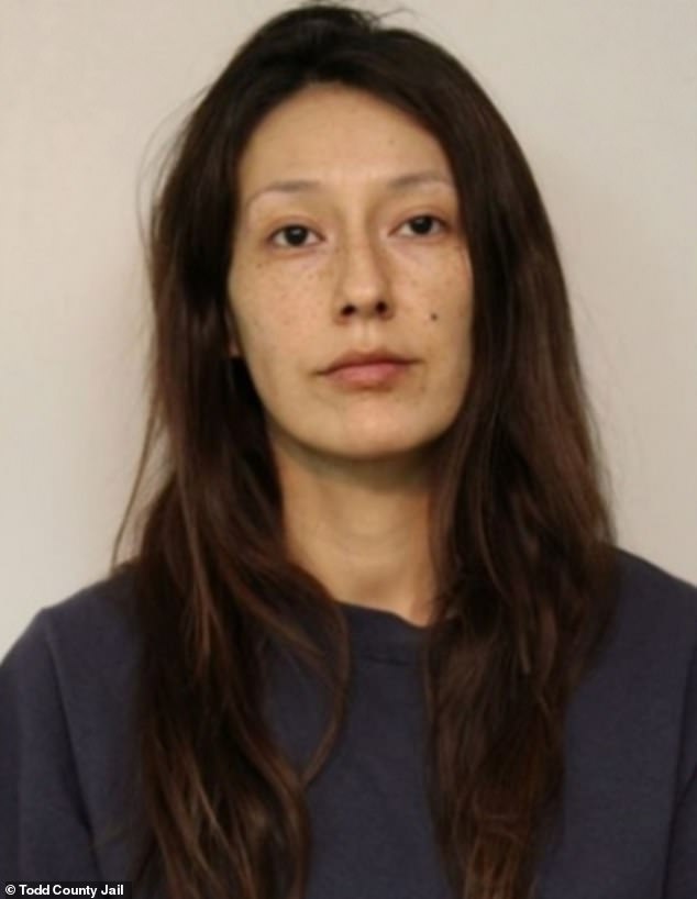 Madre de Minnesota, de 37 años, asesina a su hijo de 6 años, prende fuego a su casa y su hermano de 5 años muere en llamas