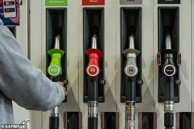 Más de £100 mil millones han sido borrados del FTSE 100 en sólo dos días mientras el conflicto de Medio Oriente agita los mercados globales.