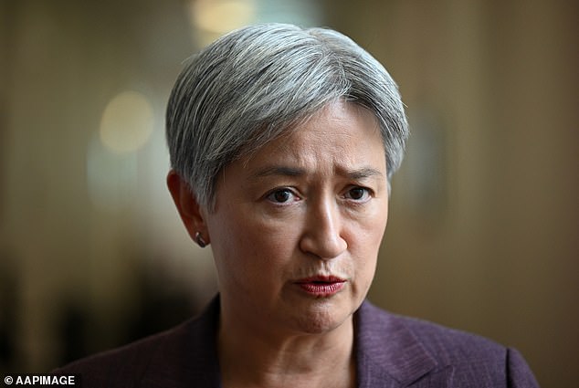 Penny Wong emitió advertencias a los australianos atrapados en Medio Oriente mientras continuaba la guerra