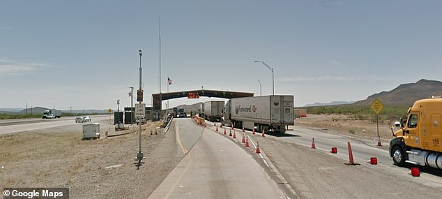 Conductor muere en la frontera sur después de pasar a toda velocidad por un puesto de control de Texas