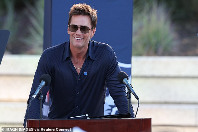 El torneo de fútbol de Tom Brady en Arabia Saudita busca sede de última hora en Estados Unidos en medio de una creciente guerra en Medio Oriente