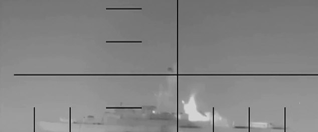 El exjefe de la Royal Navy dice que el torpedeo estadounidense contra un buque de guerra iraní es “horrible pero aceptable”, convirtiendo el conflicto en una “guerra global”, y describe cómo sería un ataque para los marineros a bordo.