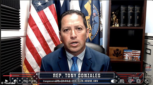 Una congresista casada finalmente admite una aventura con una asistente que se prendió fuego en un impactante escándalo revelado por el Daily Mail