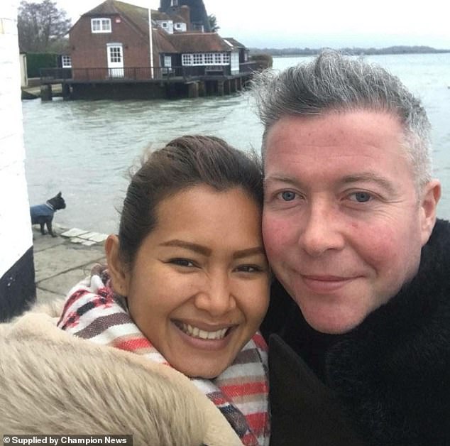 Una masajista tailandesa se ve envuelta en una amarga batalla judicial después de que se depositaran “incorrectamente” 434.000 libras esterlinas en la cuenta bancaria de su ex esposa.