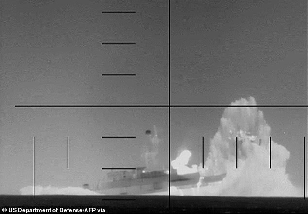 Pide “sangre de Trump” mientras Irán advierte que Estados Unidos “lamenta profundamente” haber torpedeado un buque de guerra