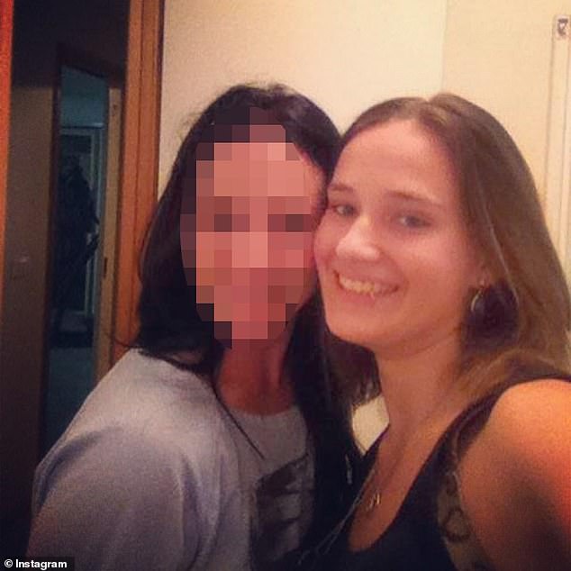 Elizabeth Downs: un niño de nueve meses muere en una minivan Cohen, su madre Crystal Manneken acusada de negligencia criminal