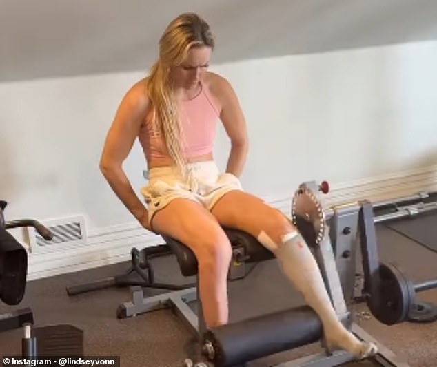 Lindsey Vonn ya no está en silla de ruedas y hace ejercicio menos de un mes después de que los médicos casi tuvieran que amputarle la pierna al héroe del esquí estadounidense.