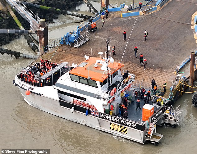 Los inmigrantes iraníes ya están intentando llegar a Gran Bretaña para escapar de la guerra en la costa del Canal de la Mancha, y hay advertencias de que “hay muchos más en camino”.