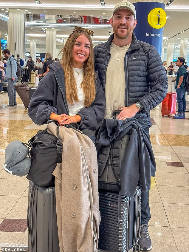 Británicos que intentan escapar del asedio de Dubai: los turistas hablan del pánico generalizado en torno a los aeropuertos de los EAU; su única opción es hacer el viaje de ocho horas a Omán