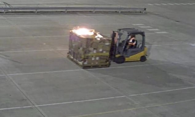 Bombas escondidas en paquetes de juguetes sexuales “obra de espías rusos”: los espías de Putin supuestamente contrataron a 22 agentes en Lituania y Polonia para enviar dispositivos incendiarios al Reino Unido.