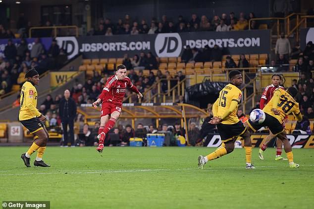 Wolves – Liverpool 1-3 Liverpool: Los Rojos le quitan la presión a Arne Slot con una clínica y cómoda victoria en la Copa FA para exorcizar los fantasmas de una desastrosa derrota liguera en Molineux hace apenas tres días, escribe DOMINIC KING