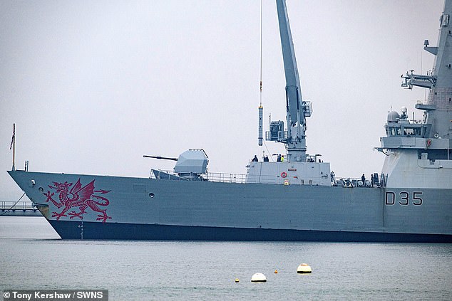 El HMS Dragon finalmente partirá hacia Chipre en los “próximos días” mientras las tripulaciones trabajan durante 22 horas para preparar el buque de guerra después de que el Stormer explotara para una respuesta “lenta” a la crisis de Irán.