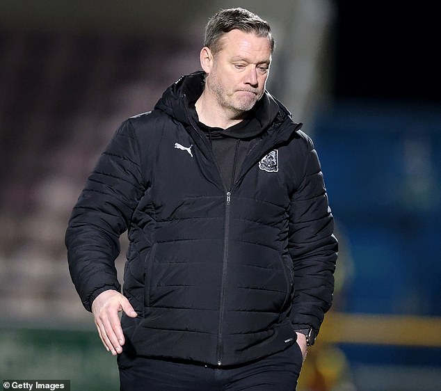 Héroe de culto de la Premier League despedido por el club EFL por preocupaciones sobre el descenso