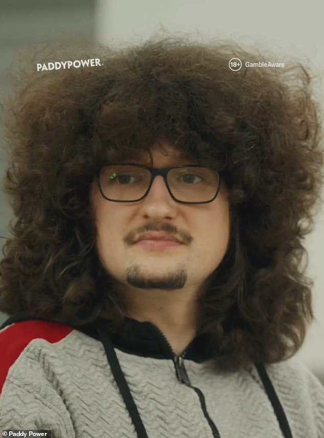 ¡Es el “video viral de los Vengadores”! Un aficionado del Manchester United que no quiere cortarse el pelo colabora con las estrellas de los vídeos online más populares… pero ¿puedes nombrarlos a todos?