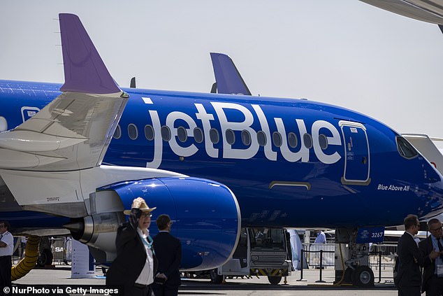 Se ha emitido una parada en tierra para todos los vuelos de JetBlue en los EE. UU. mientras la aerolínea trabaja para evitar el caos en el aeropuerto.